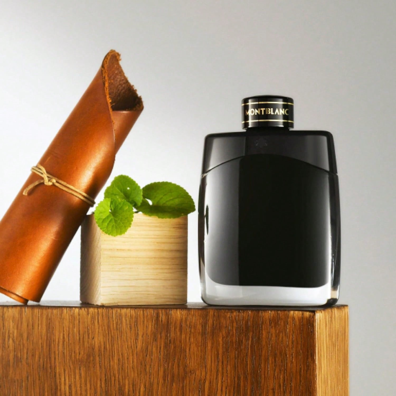 Montblanc Legend Eau de Parfum - Fragancia para hombre - Fougère Aromática - Con notas de Bergamota, Jazmín y Musgo de Roble - 100ml 3.3floz